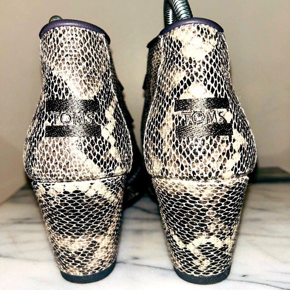 Tom’s Kala Gray & Black Faux Snakeskin Bootie Lace Up Wedges Animal Print 8.5